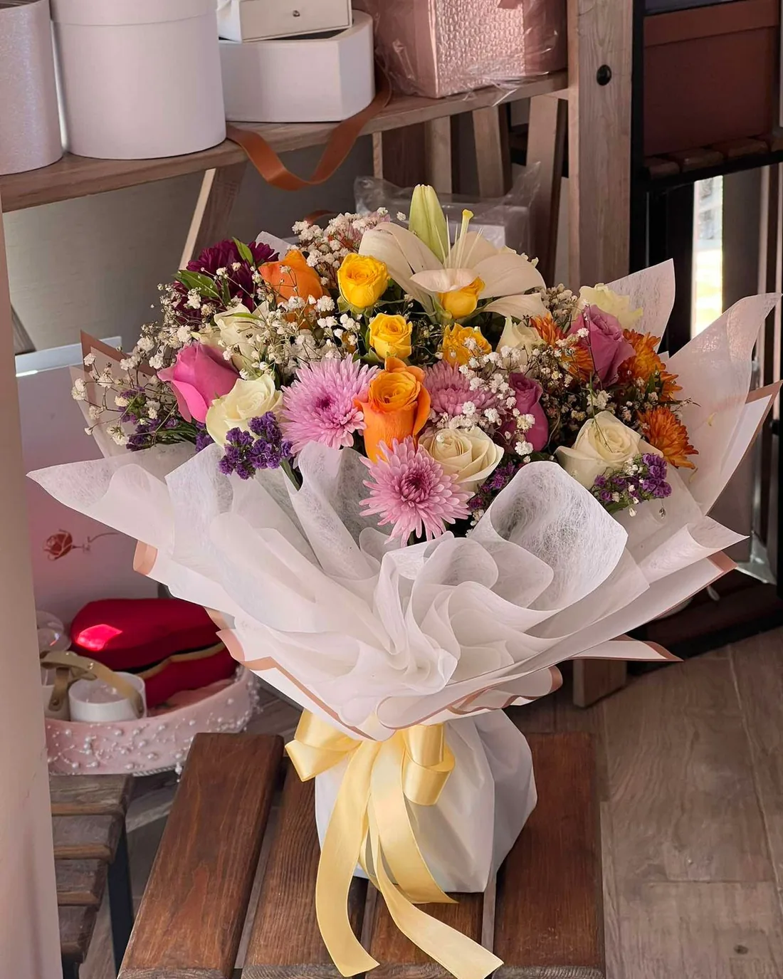 Bouquet champêtre multicolore — fleurs de saison
