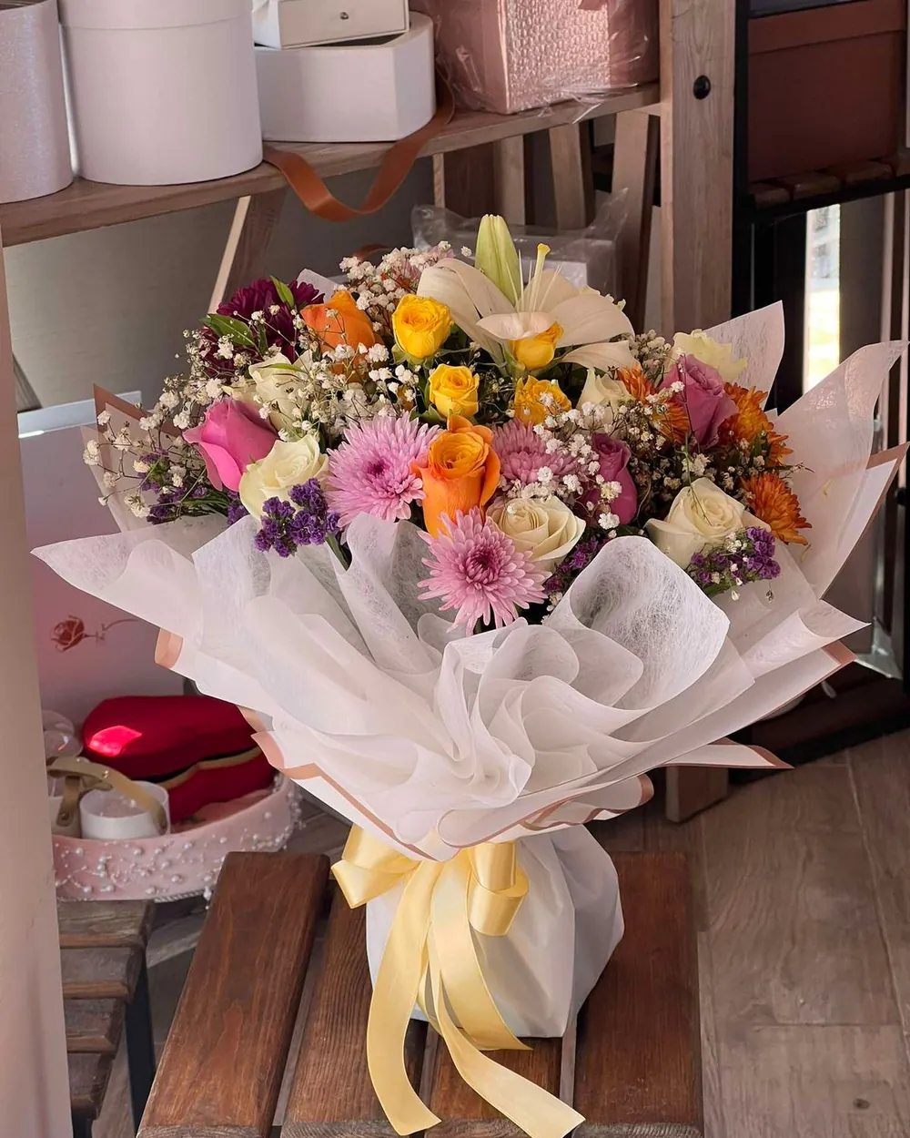 Bouquet champêtre multicolore — fleurs de saison