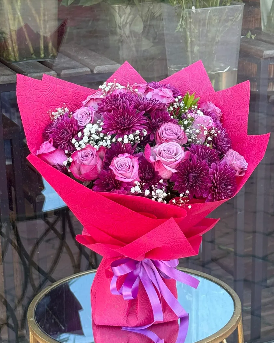 Bouquet de roses violettes et fuchsia